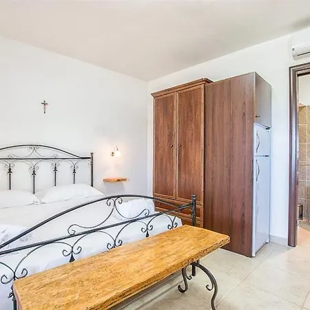Ramunno I Sleeps 8 Pool Wifi Villa